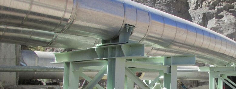 Ducto metálico revestido sobre estructura de soporte